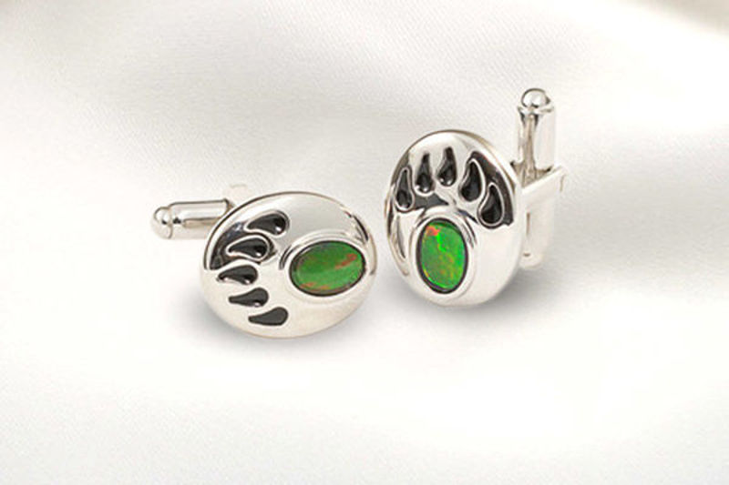 Picture of Canada 150 Official Silver Bear Claw Cuffs